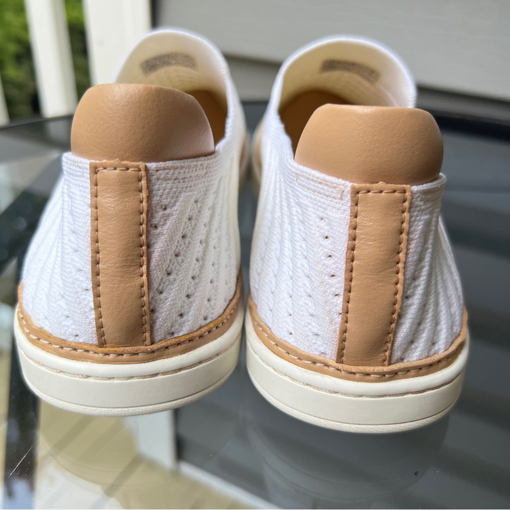 UGG White and Tan Flats - Picture 5 of 16